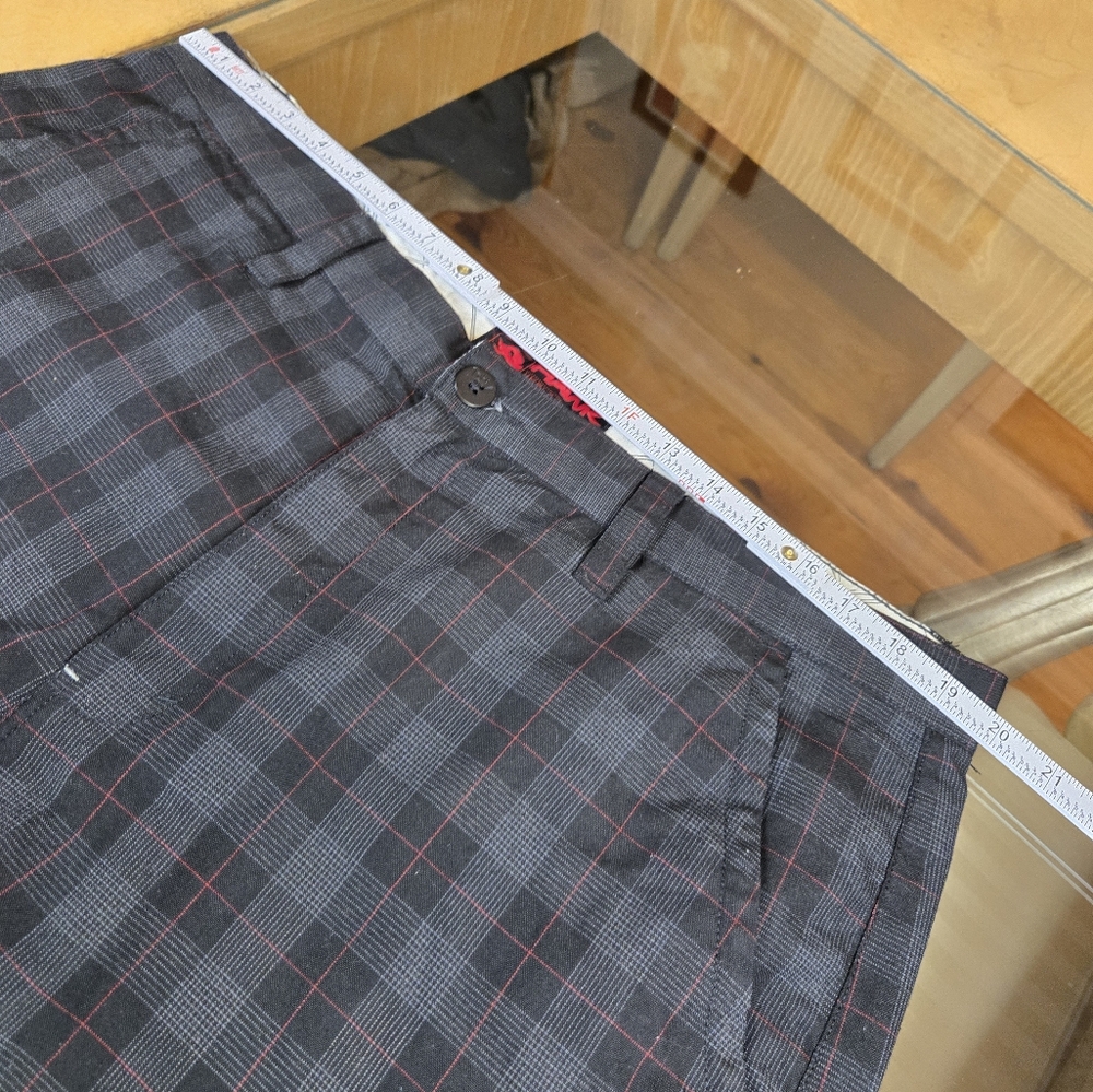 Hawk Men's Plaid Casual Skater Shorts Black And Red Plaid Sz 38 - Picture 7 of 8